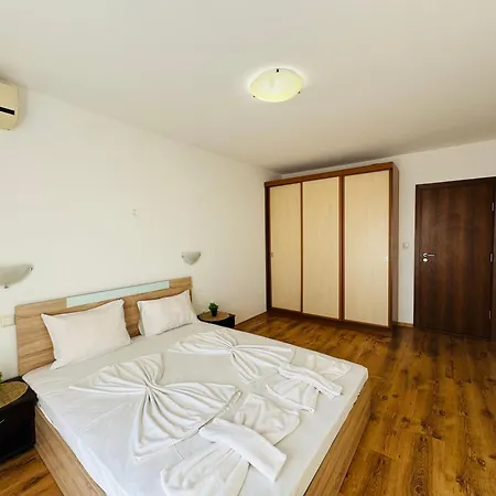 Royal Palm 172 One Bedroom דירה