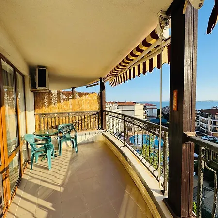 Royal Palm 172 One Bedroom דירה